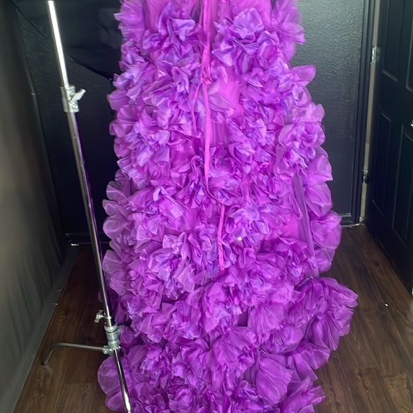 Beautiful XL maternity gown. Custom made. Bow comes off in the front. - Picture 6 of 7